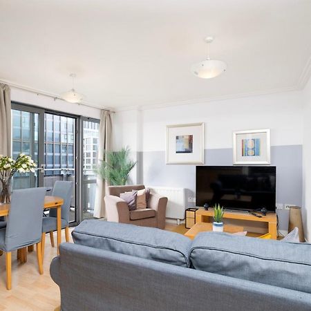 Cosy Flat Right Opp Tube Station Apartment London Luaran gambar