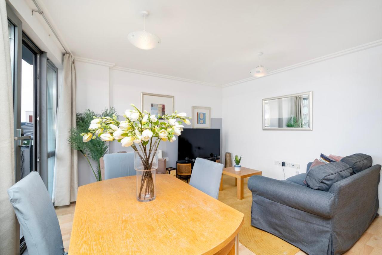 Cosy Flat Right Opp Tube Station Apartment London Luaran gambar