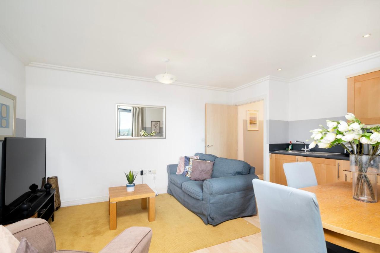 Cosy Flat Right Opp Tube Station Apartment London Luaran gambar