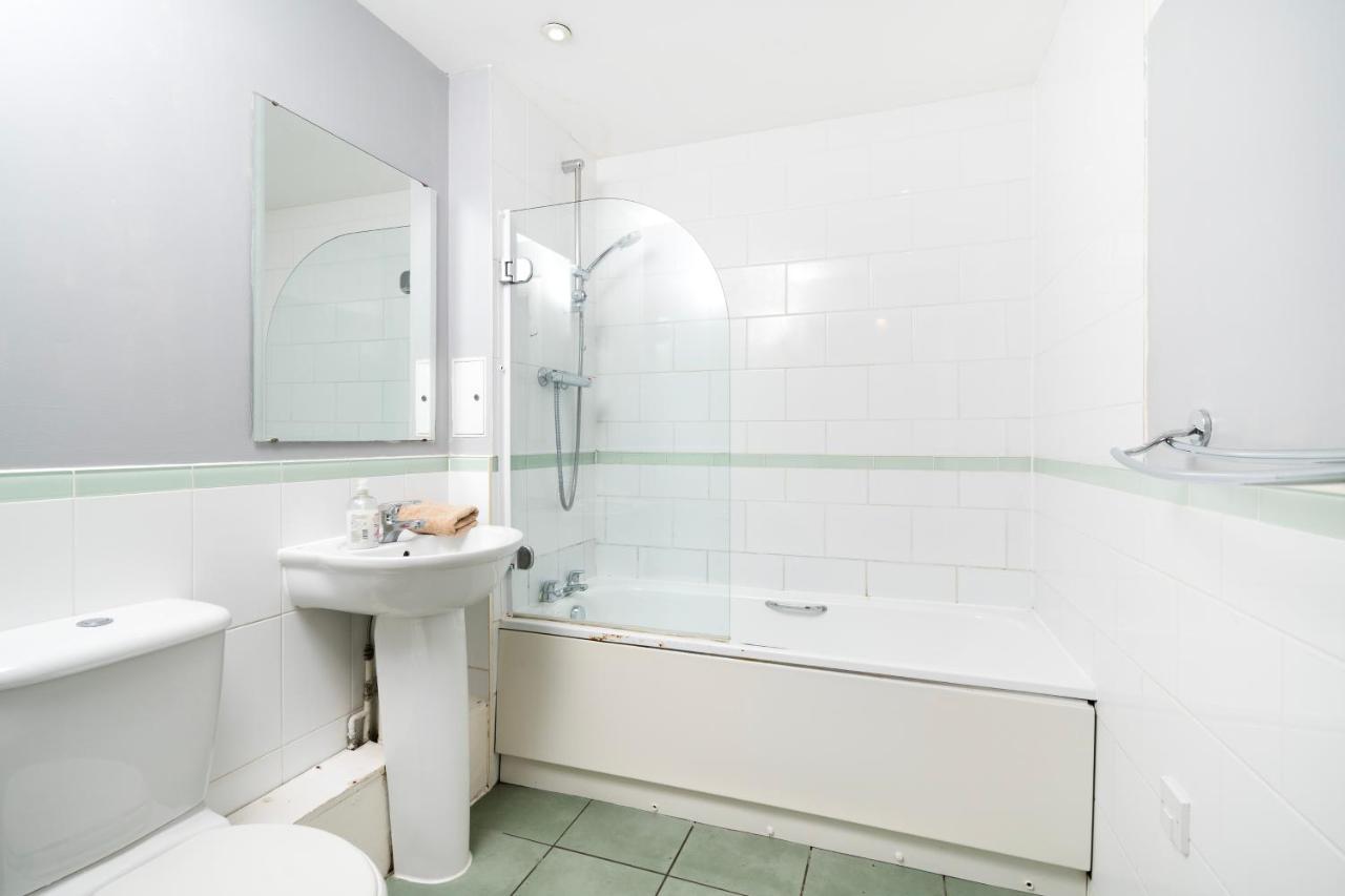 Cosy Flat Right Opp Tube Station Apartment London Luaran gambar