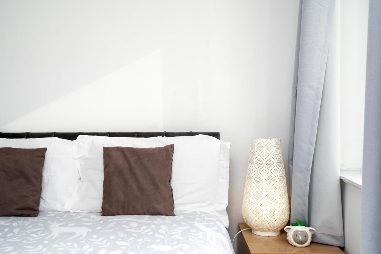 Cosy Flat Right Opp Tube Station Apartment London Luaran gambar