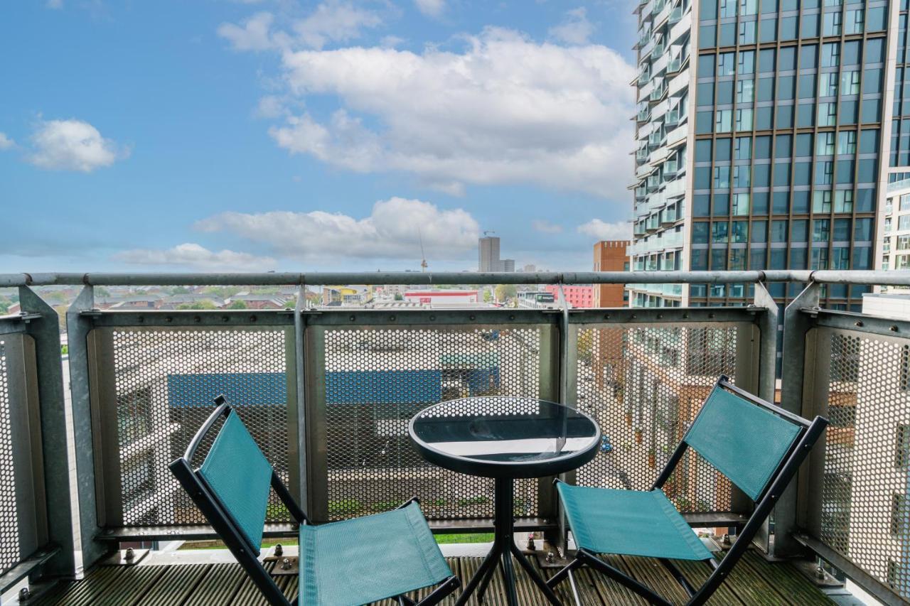 Cosy Flat Right Opp Tube Station Apartment London Luaran gambar